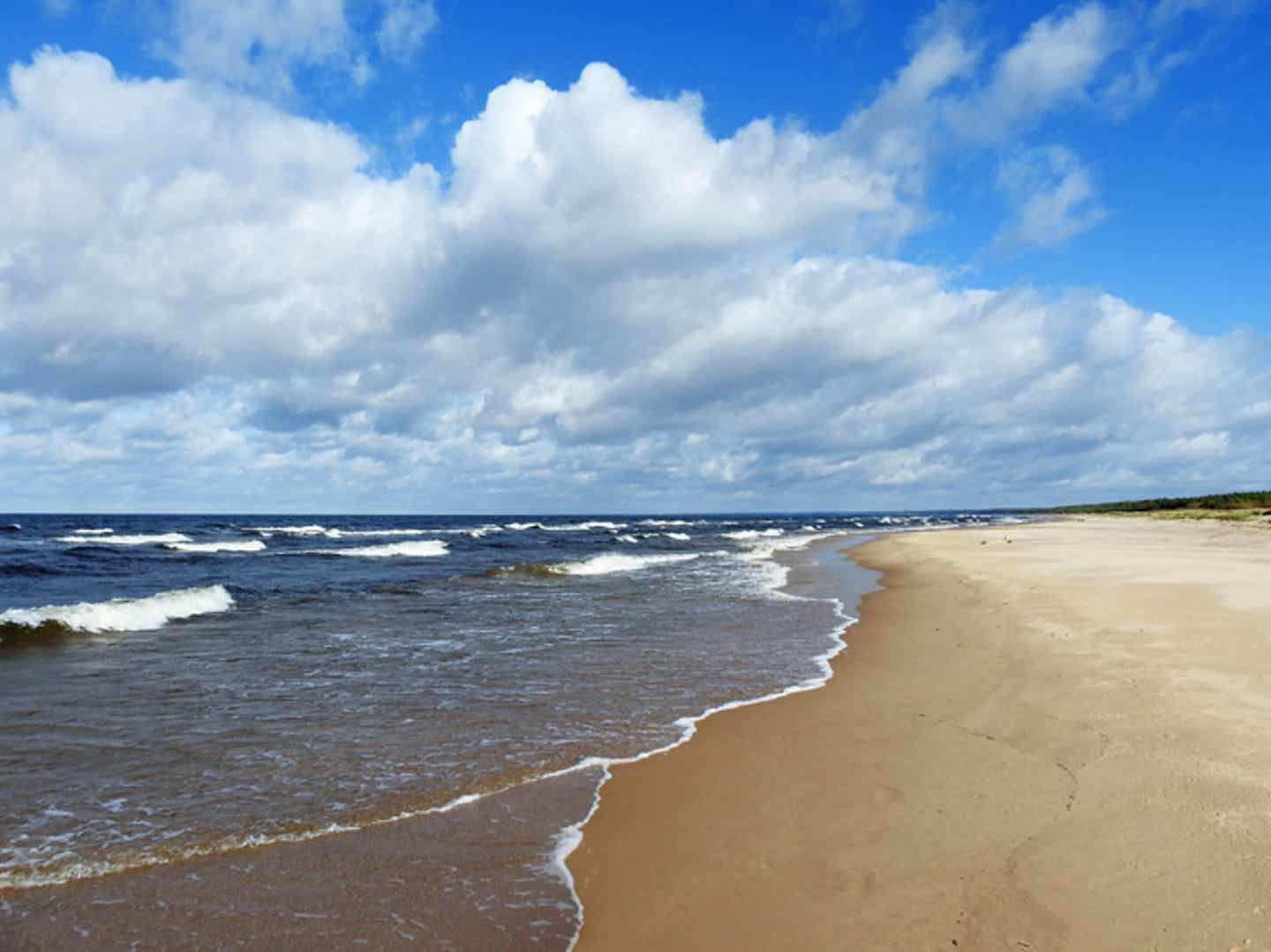 Strandurlaub Ostsee. Breite, schöne Strände an der polnischen Ostsee