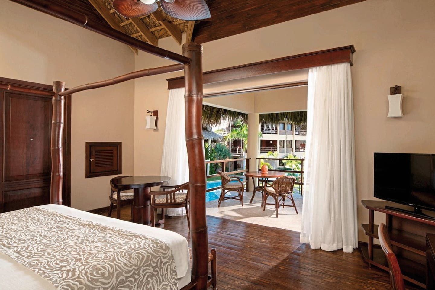 Wohnbeispiel Romantic Juniorsuite Pool View