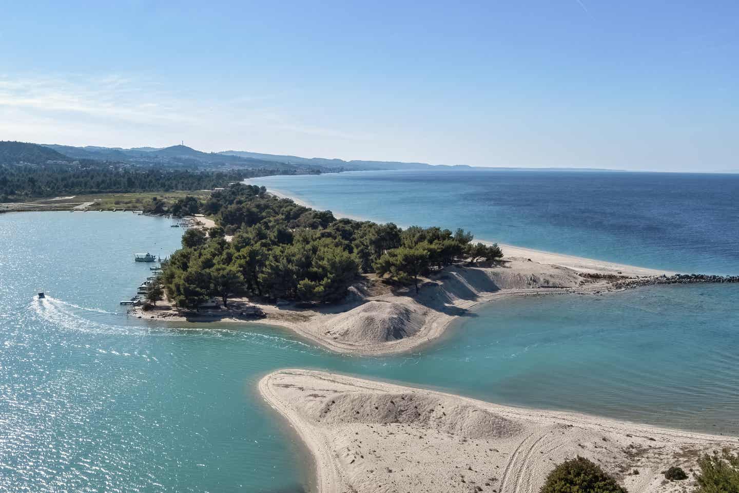 Chalkidiki Sehenswürdigkeiten: Luftaufnahme vom Glarokavos-Strand