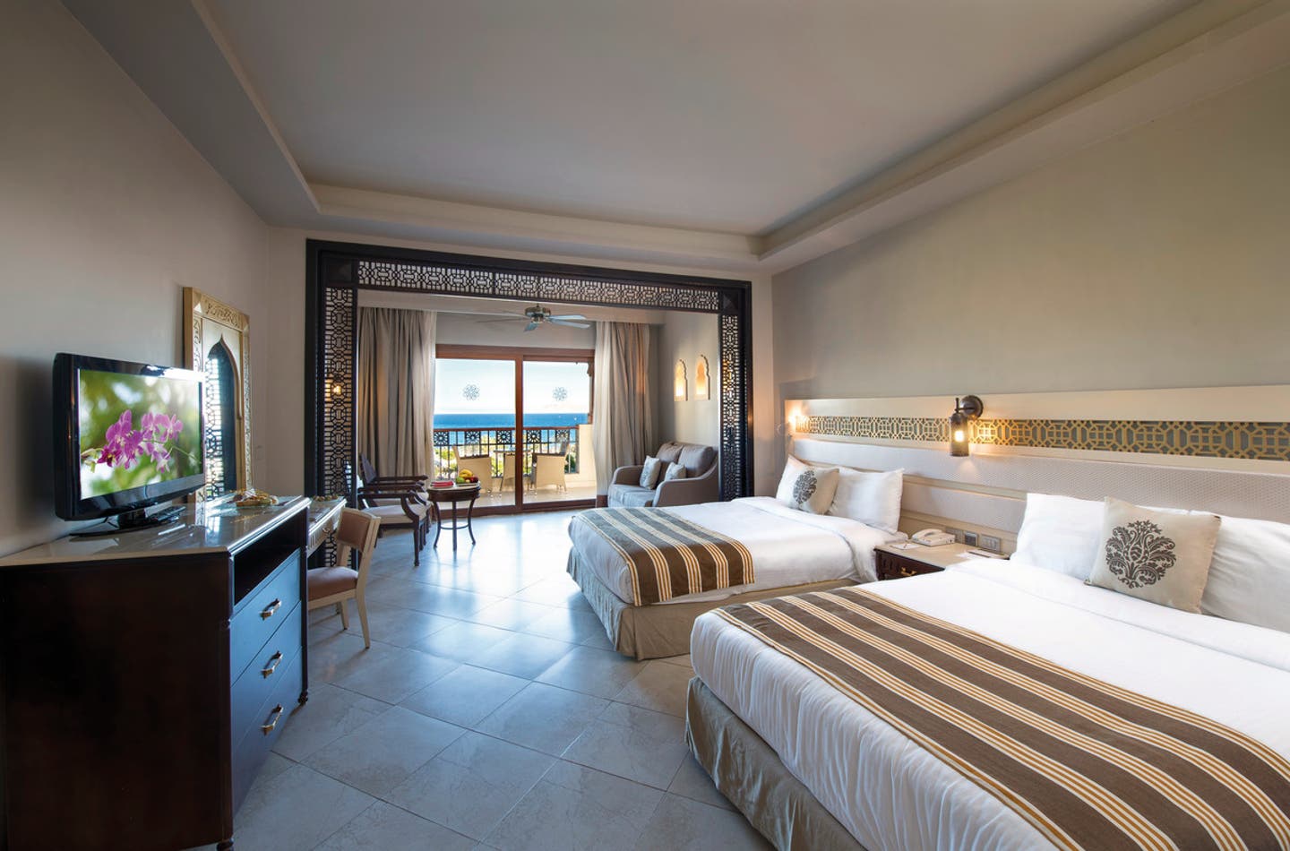 Wohnbeispiel Doppelzimmer Deluxe Poolblick