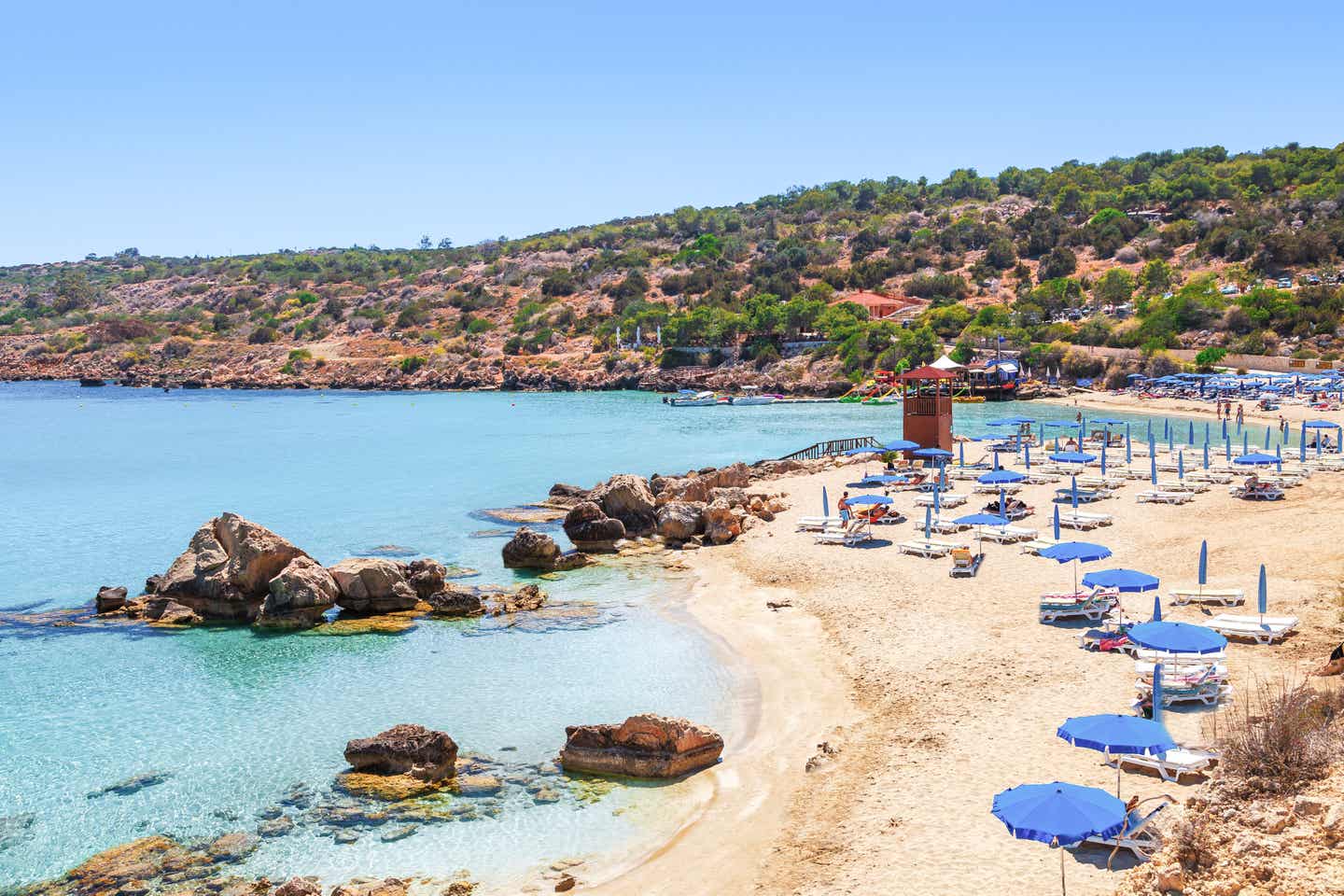 Zypern Strände: Sonniger Strand in der Nähe von Nissi Beach in Ayia Napa auf Zypern