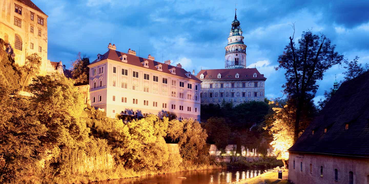 Blick auf Krumlov Castle in Tschechien bei Nacht