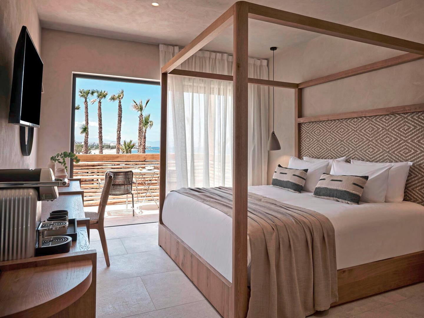 Wohnbeispiel Doppelzimmer Deluxe Poolblick