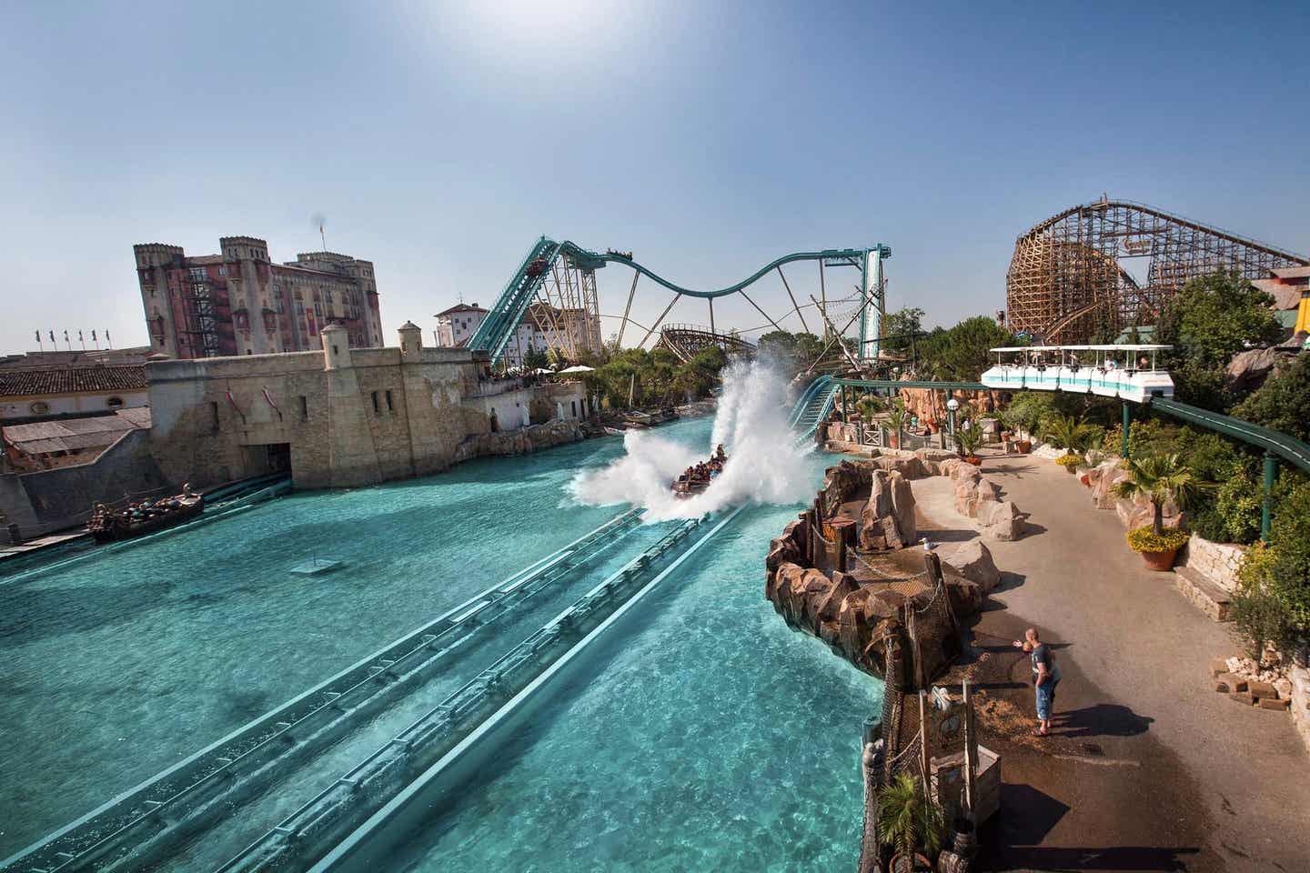 Deutschland Freizeitpark Europapark: Wasserbahn im Park