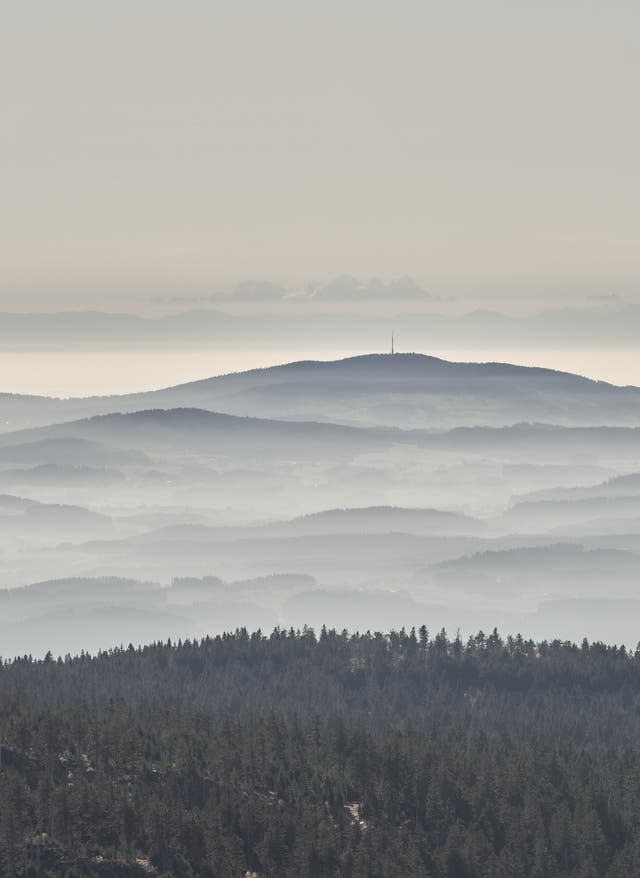 Bayerischer Wald Urlaub Bayerischer Wald Urlaub mit DERTOUR. 300 Kilometer Fernsicht vom Gipfel des Großen Arber im Bayerischen Wald