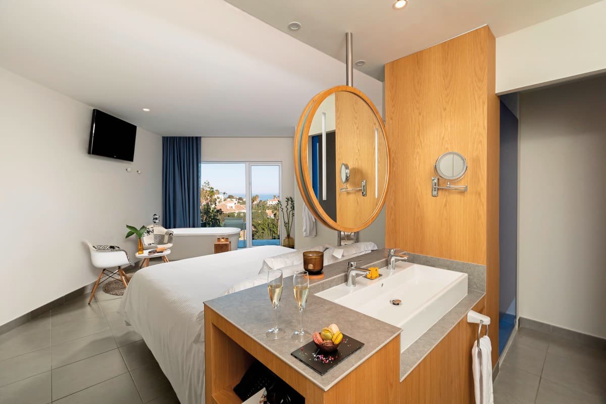 Wohnbeispiel Doppelzimmer Deluxe seitl. Meerblick