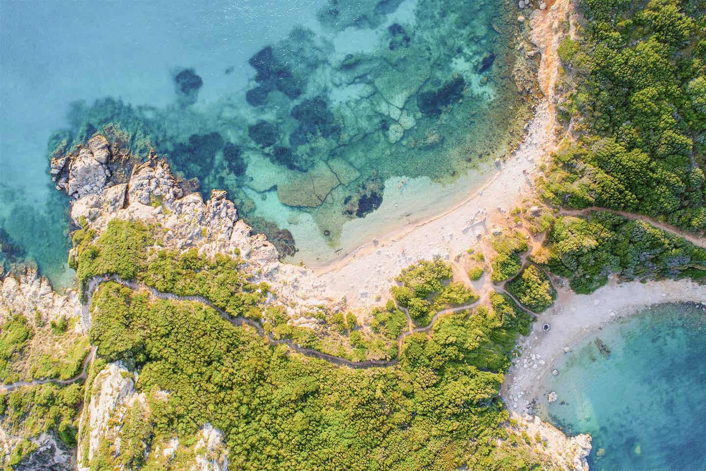 Die Zwillingsbucht bei Porto Timoni auf Korfu aus der Vogelperspektive