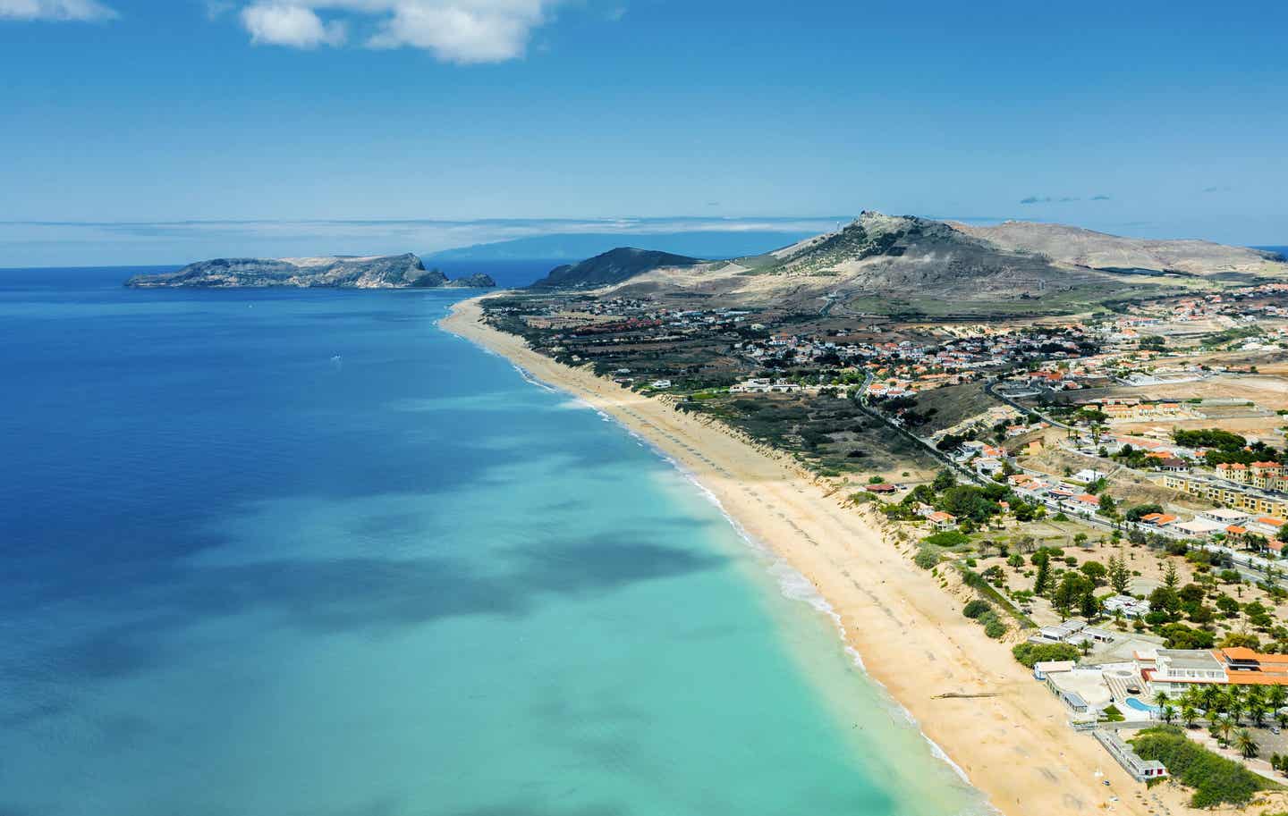 Die Küste von Madeiras Nachbarinsel Porto Santo