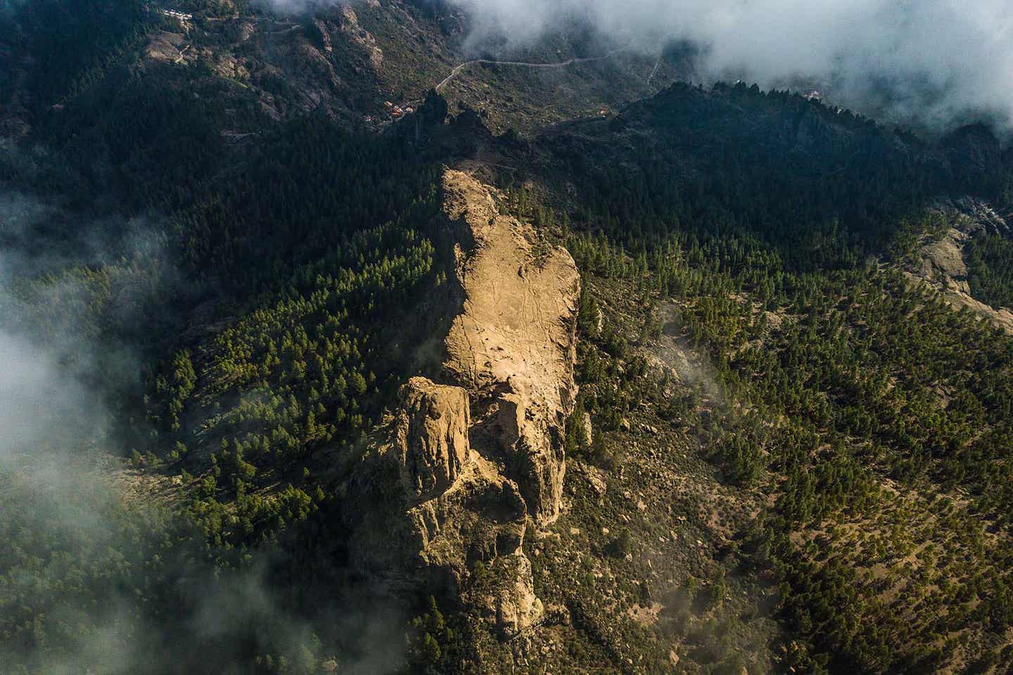 Gran Canaria Monumento Natural del Roque Nublo bewoelkt