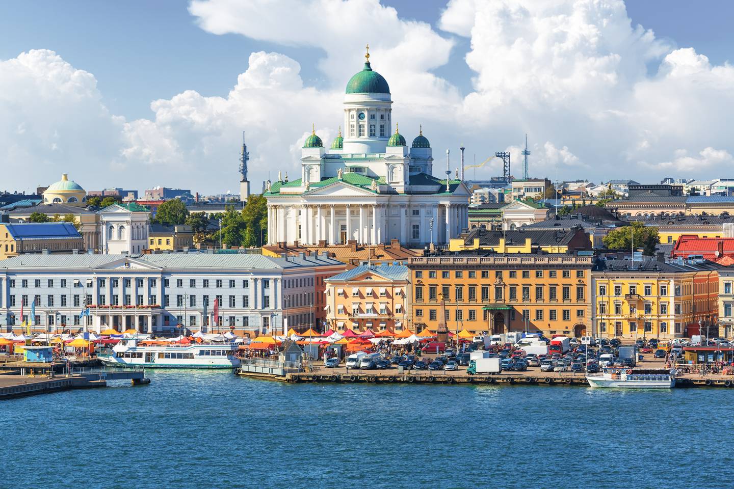 Städtereise Helsinki. Panoramablick auf die Altstadt von Helsinki - Finnland Städtereise Helsinki. Panoramablick auf die Altstadt von Helsinki - Finnland