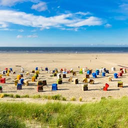 juist-familienurlaub-strand-srandkoerbe-g-888141470.jpg