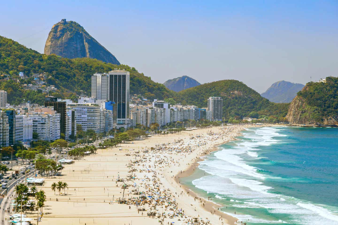 Brasiliens Strände: Luftaufnahme des Copacabana Strandes