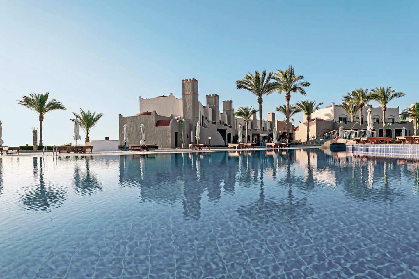 Blick auf den Pool des Sentido Akassia Beach, Ägypten 