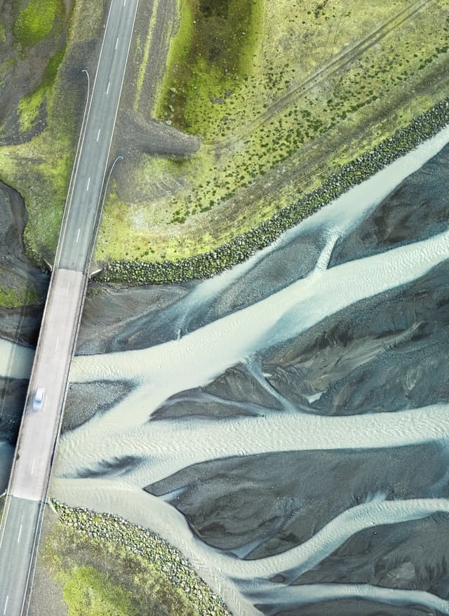 Island Rundreisen Island Brücke aus Vogelperspektive