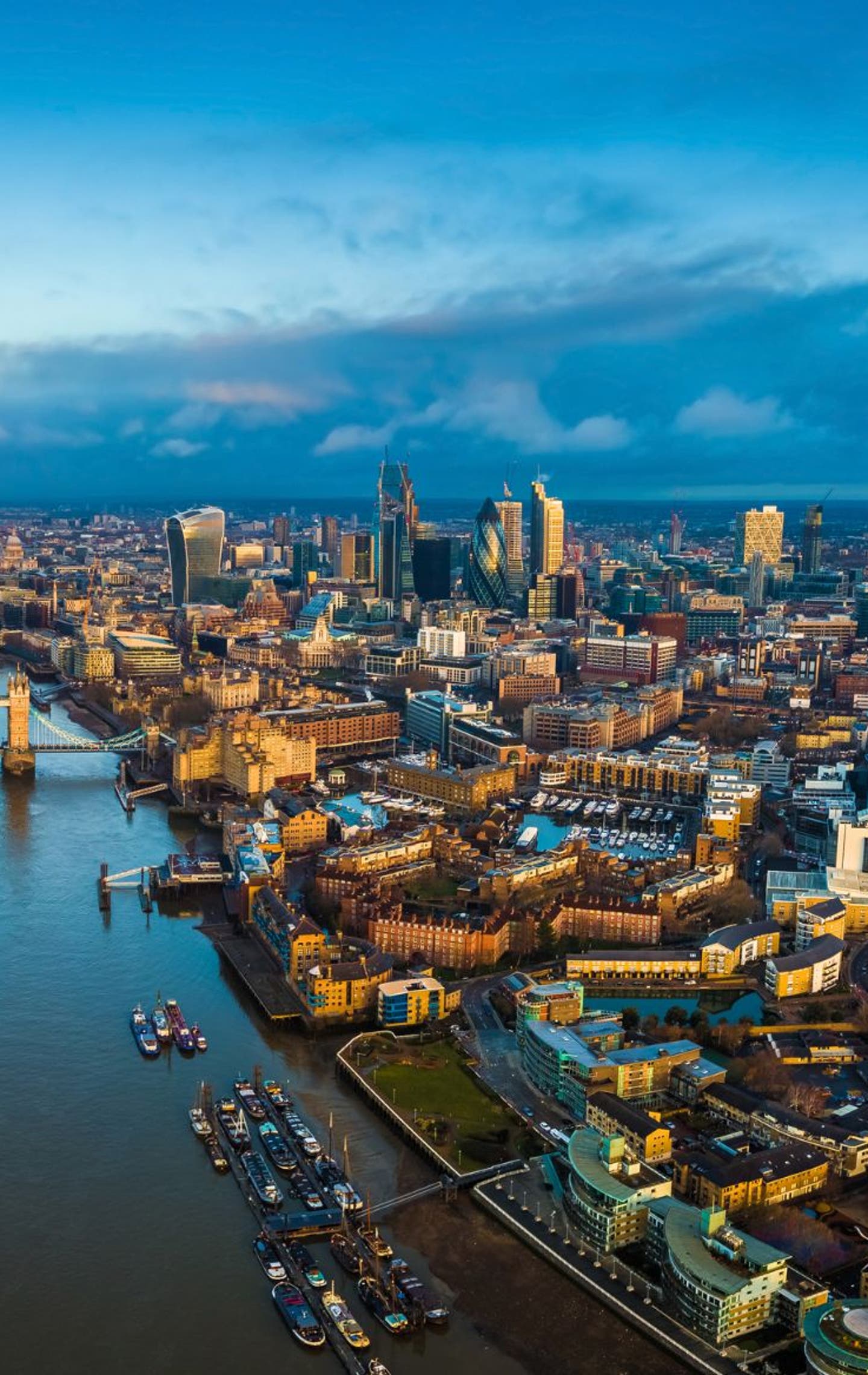 Londons Insider-Tipps. Panoramafotot mit Themse und Skyline.
