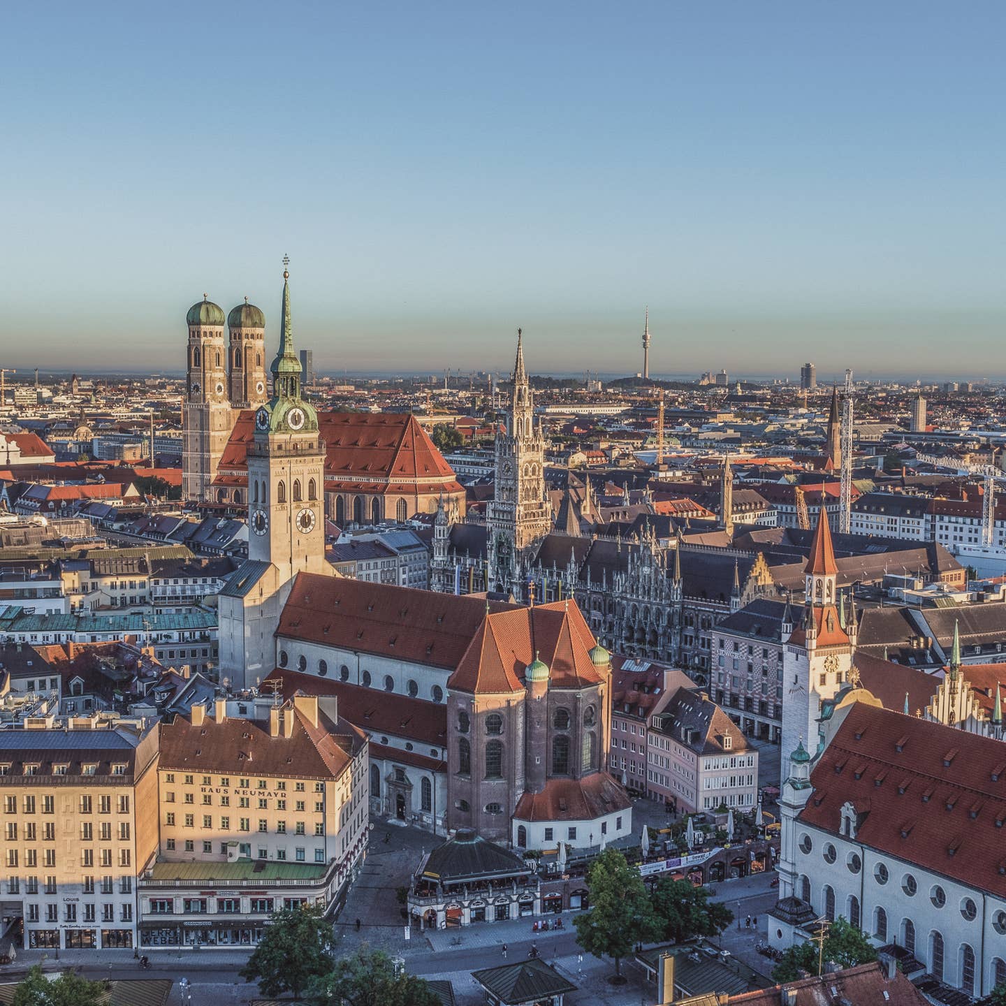 Panoramablick auf die Dächer der Stadt München