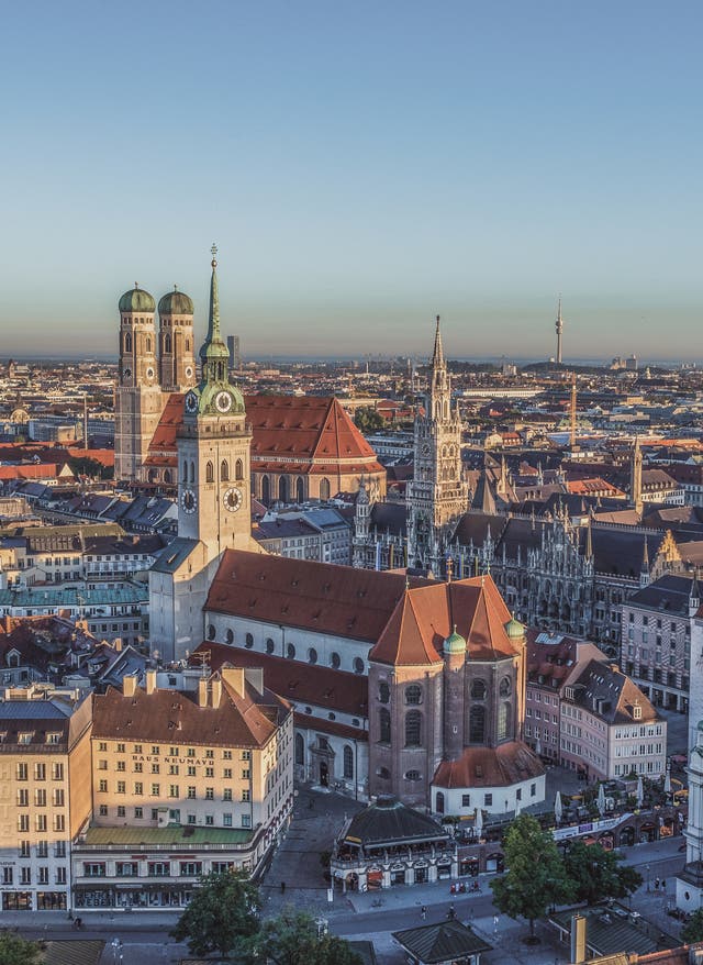 Städtereise München Panoramablick auf die Dächer der Stadt München