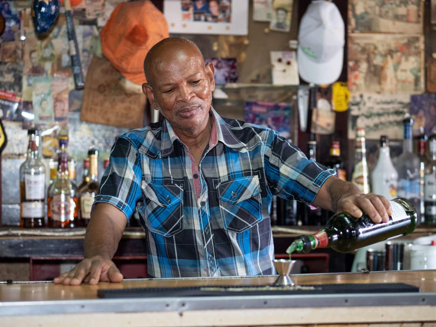 Barkeeper der Netto Bar