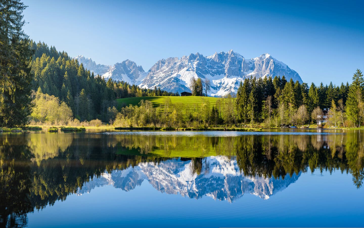 Wanderwege und Seen in Österreich