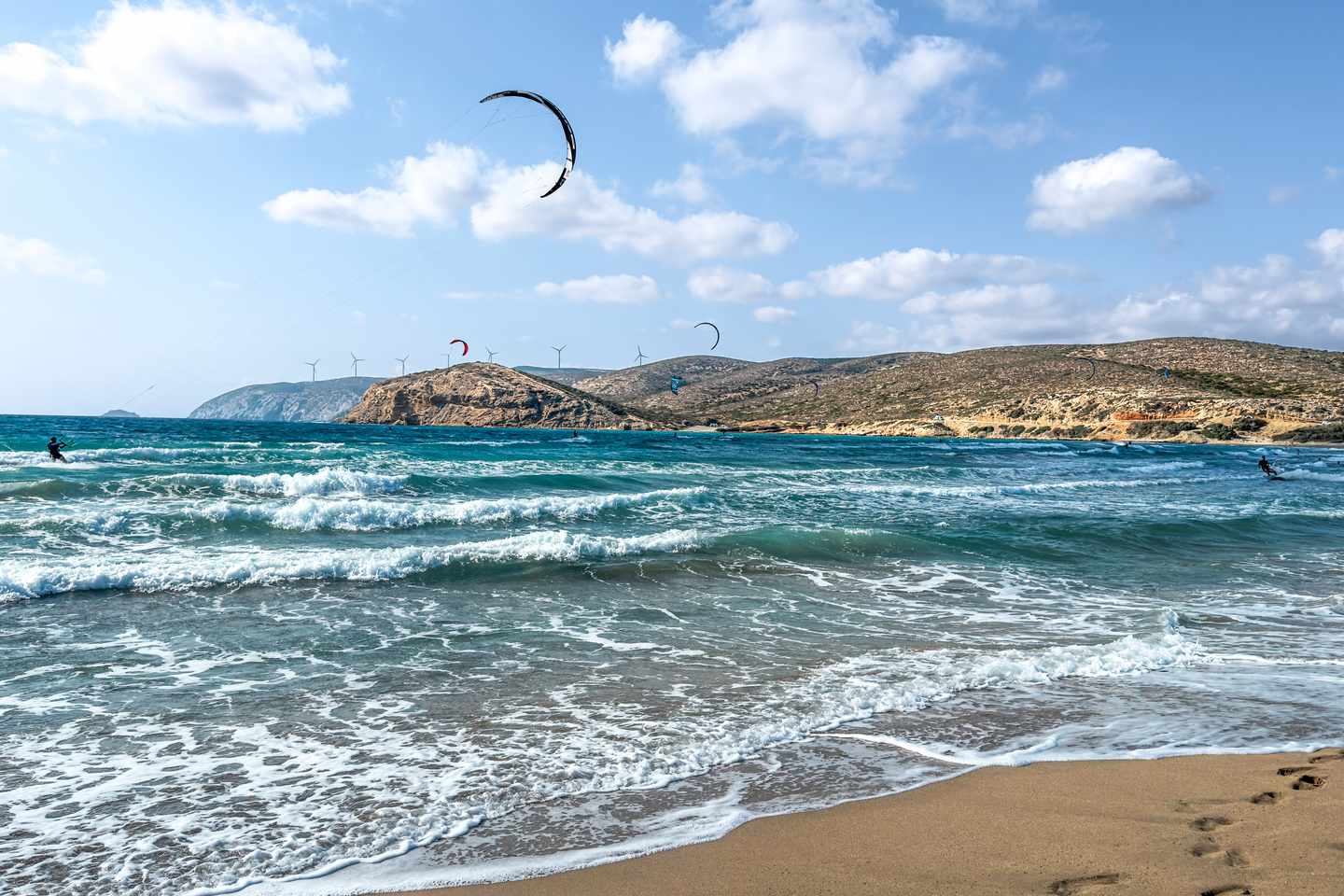 Kitesurfer am Sandstrand auf Rhodos