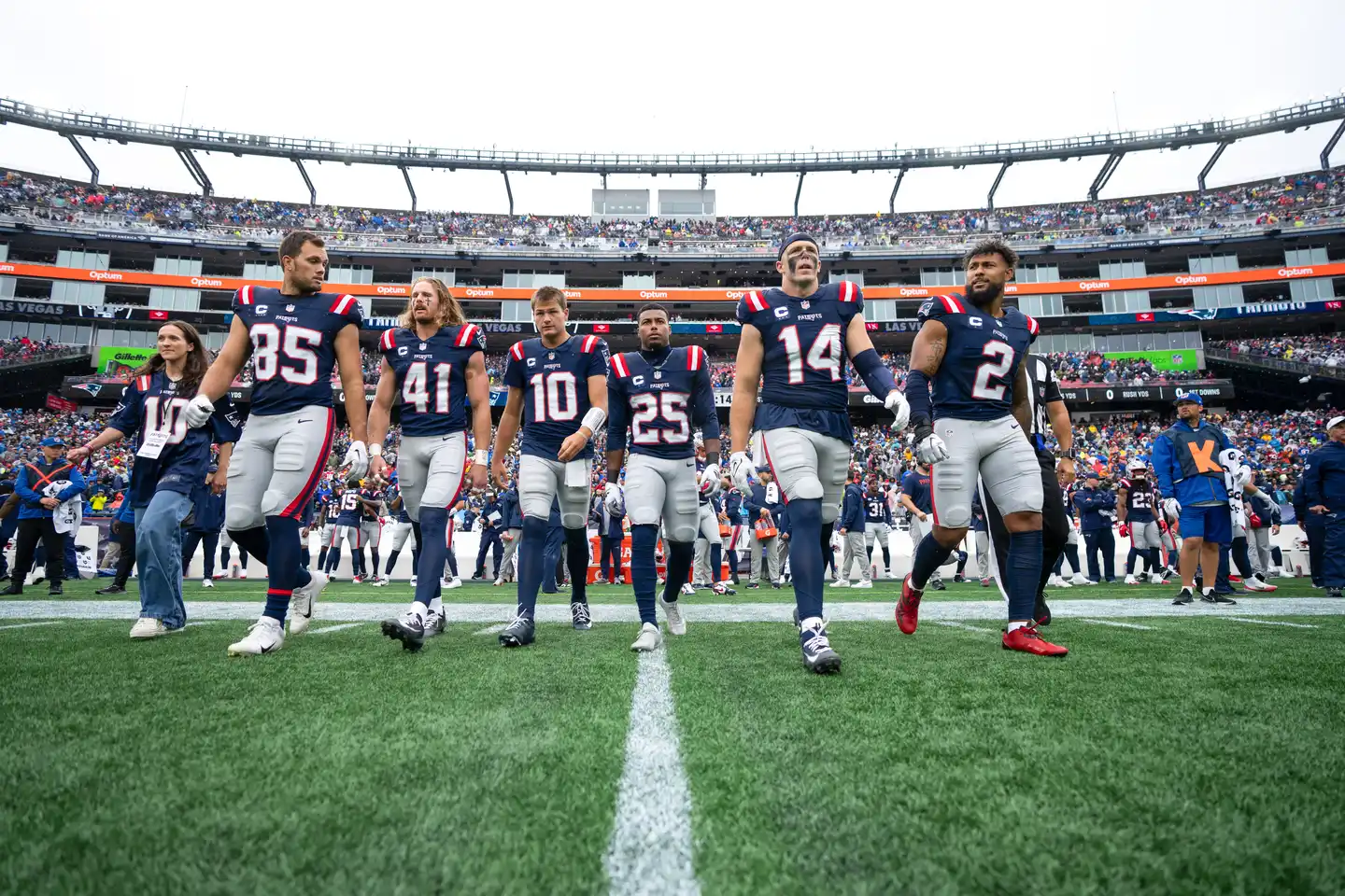 New England Patriots Spieler laufen ins Stadion ein