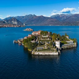Lago-Maggiore-Hotel mit Pool