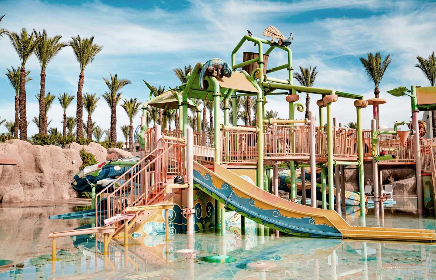 Bunter Wasserspielplatz des Sentido Reef Oasis Senses Resort in Ägypten