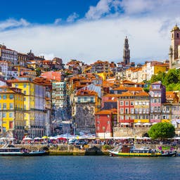 portugal-porto-altstadt-blick-vom-meer-klein-g-472119842.jpg