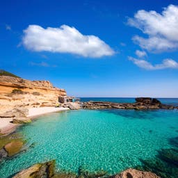 spanien-mallorca-formentera-bucht-t-525883819.jpg