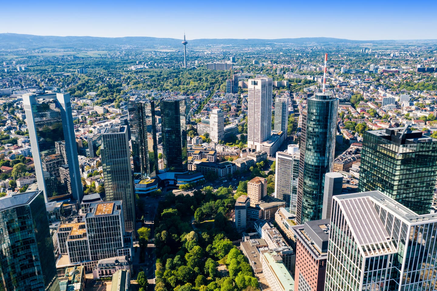 Fankfurter Skyline: Hotels mit Pool in Frankfurt finden mit DERTOUR