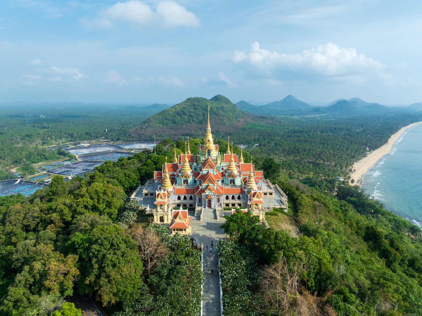 Im Januar in Thailand: Tempel in Ban Krut