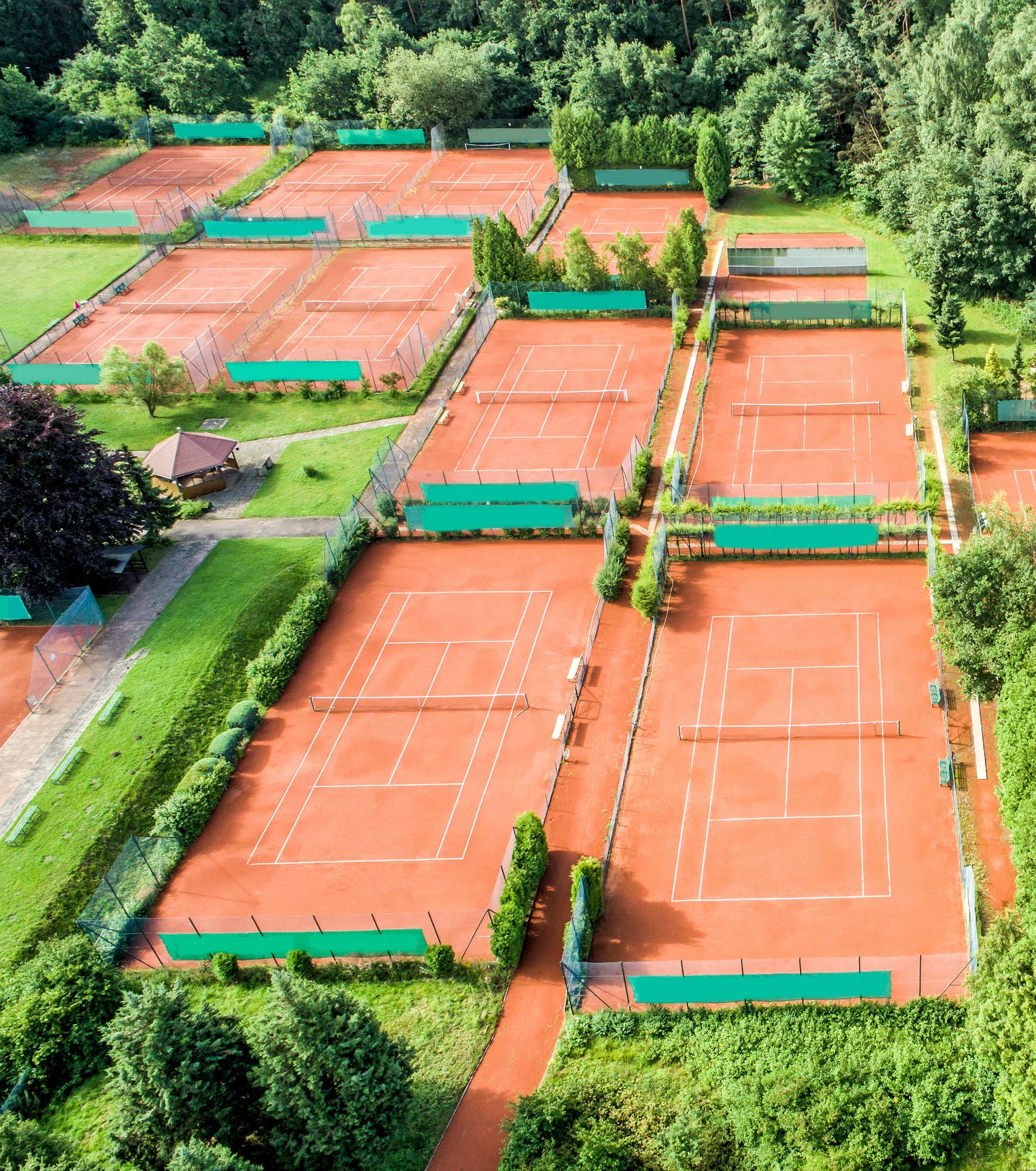 Tennisurlaub Deutschland - Herrliche Sandplatz-Anlage im Grünen