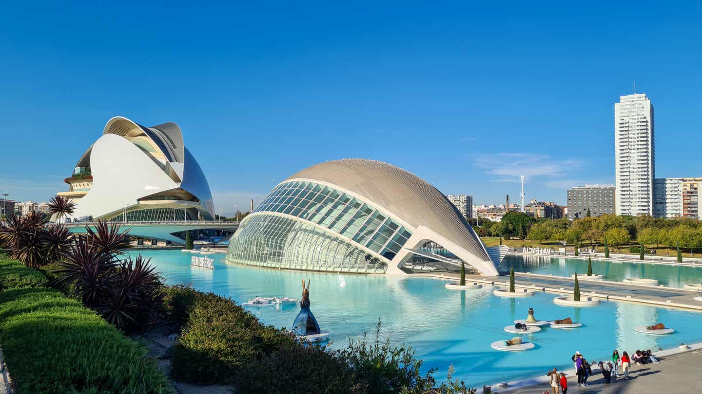 Blick auf die futuristische Ciudad de las Artes y las Ciencias von Valencia