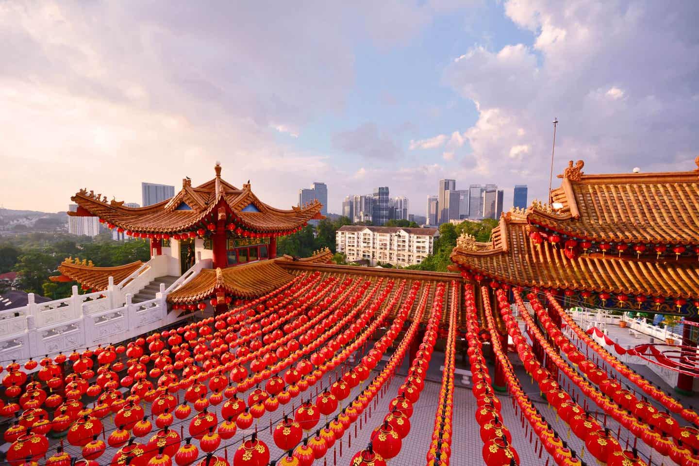 Chinesisches Neujahrsfest: Platz voller Laternen