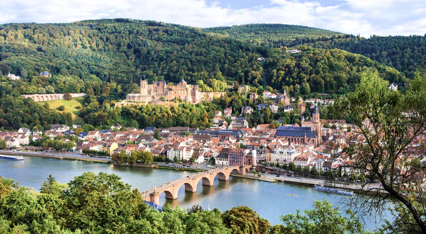 Städtetrip April. Deutschland: Blick auf die Altstadt von Heidelberg