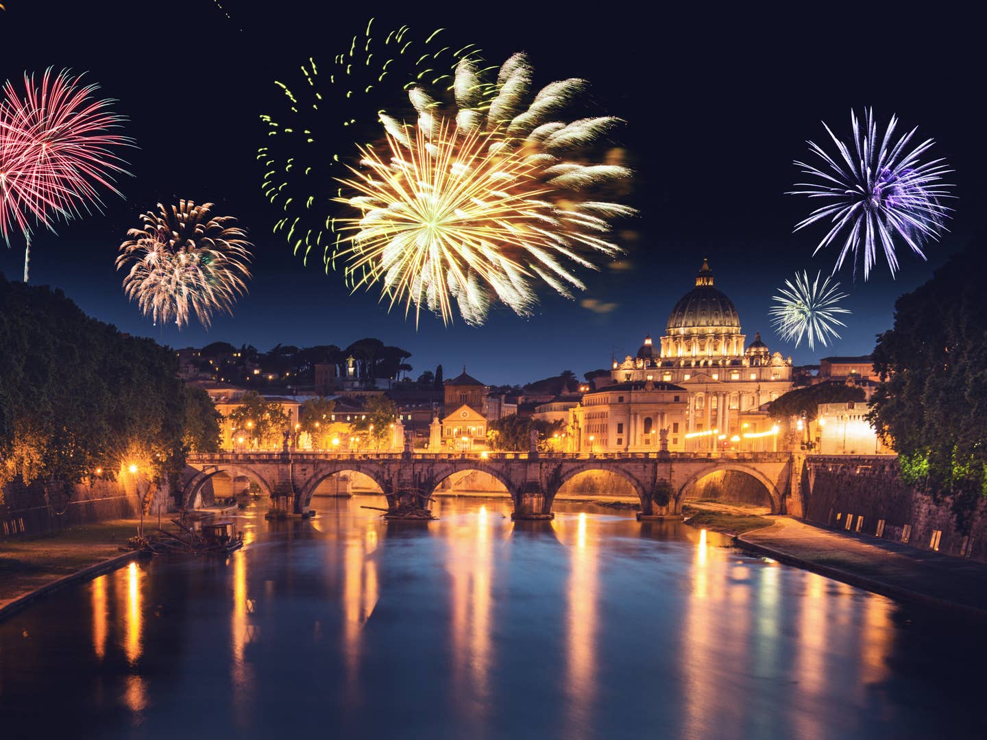 Silvesterreisen: Buntes Feuerwerk in Rom, Italien