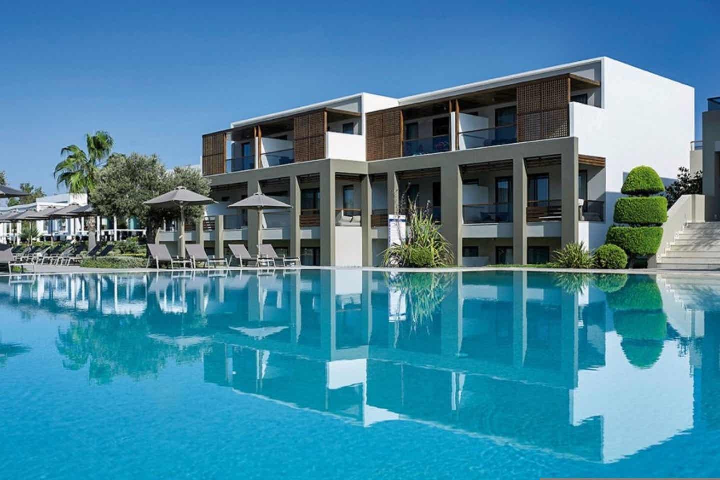 Poollandschaft des Sentido Pelagos Suites & Spa 