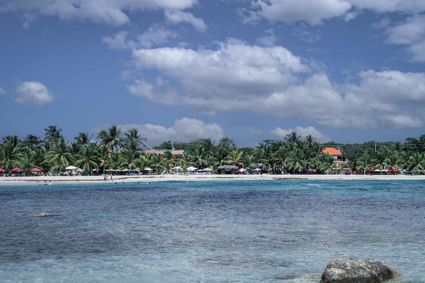 Der Strand Juan Dolio in der Dominikanischen Republik, Karibik