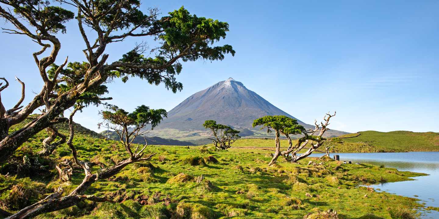 Blick auf den Vulkan Monte Pico auf den Azoren – mit 2.351 Metern der höchste Berg und eines der Naturwunder Portugals