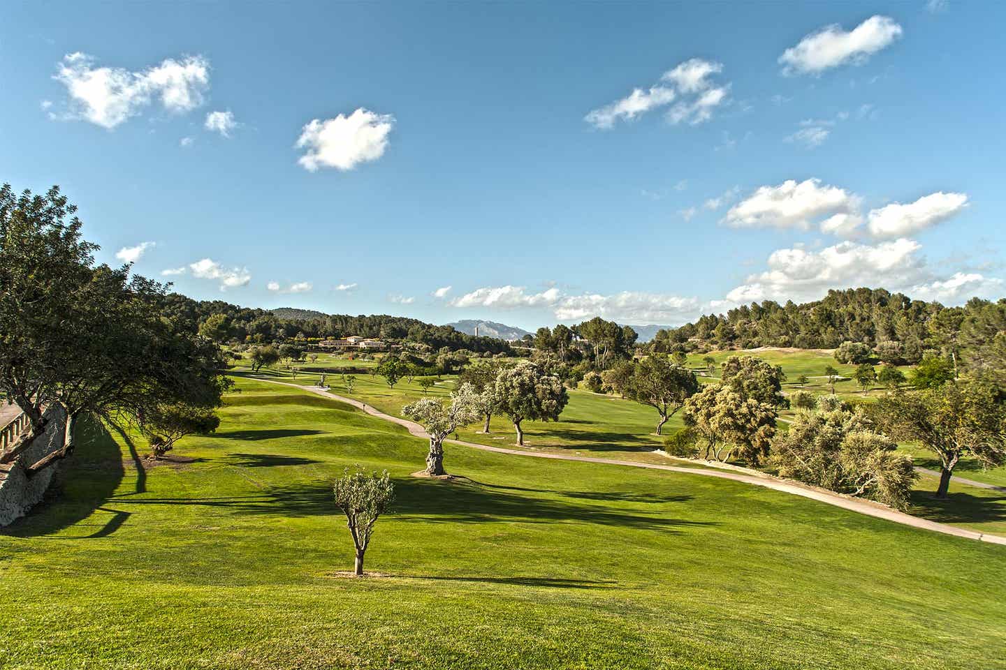 Mallorca Golfurlaub: Golfplatz bei Sonnenschein