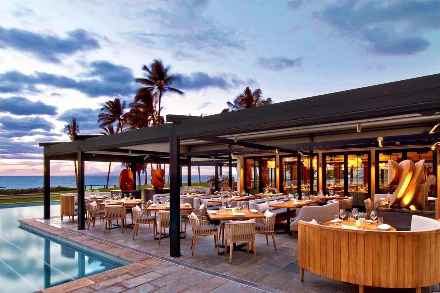Terrasse mit Meerblick im Andaz Maui Terrasse mit Meerblick neben dem Pool im Andaz Maui