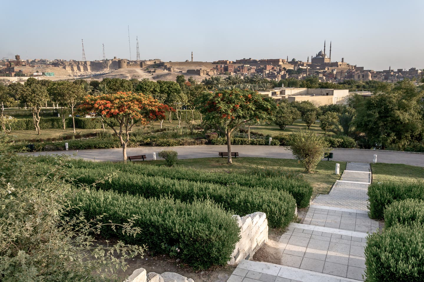 Panoramablick auf die Angelegten Gärten des Al-Azhar-Parks in Kairo