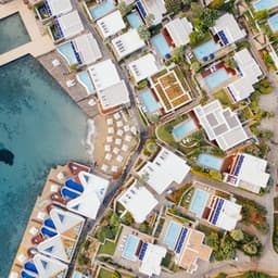 Kreta-Elounda-Elounda-Beach-Hotel-Resort-859-outsideview-drone-c10-DJI_20241020072854_0195_D.jpg