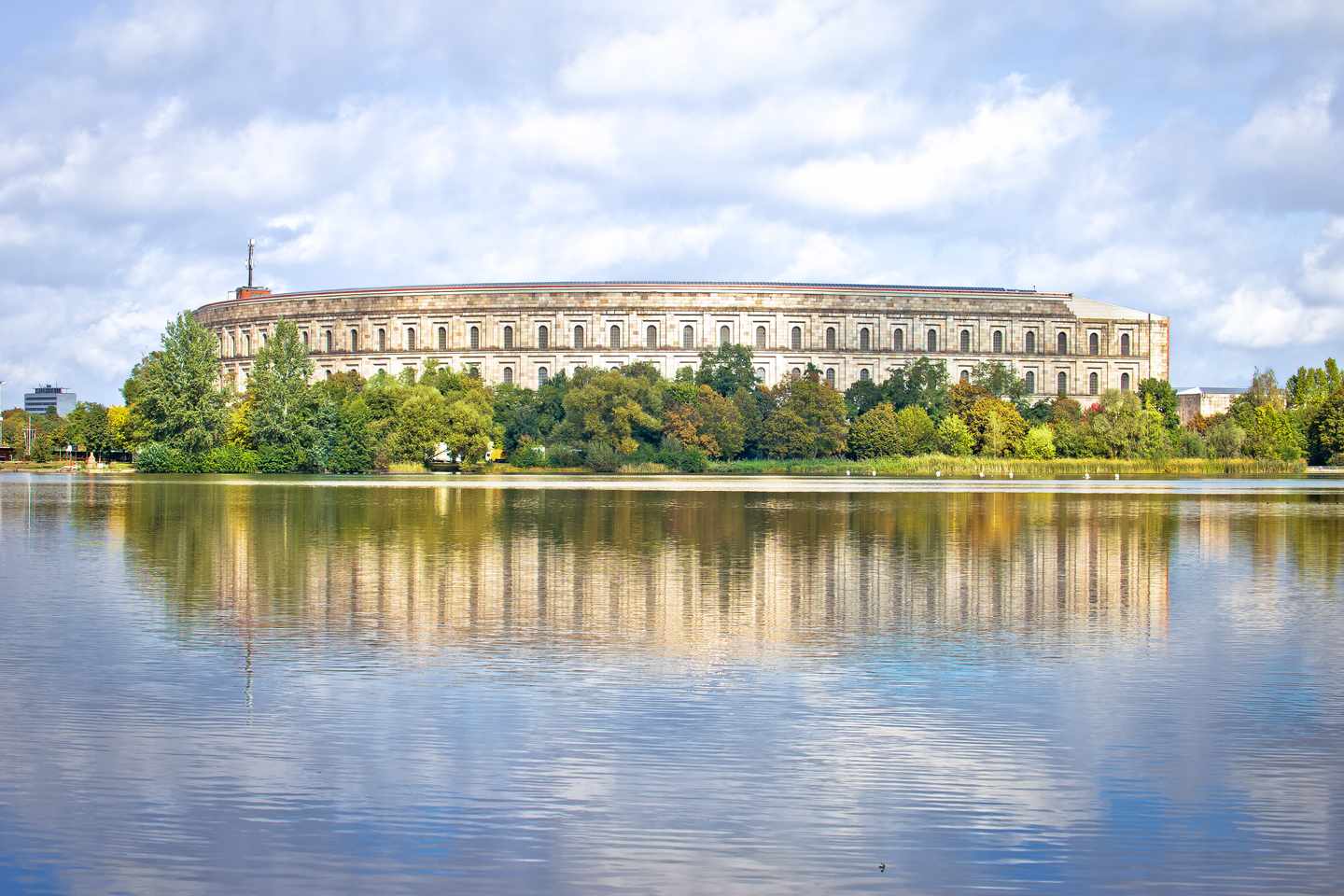 Auf Städtereise in Nürnberg die Reichskongresshalle besichtigen