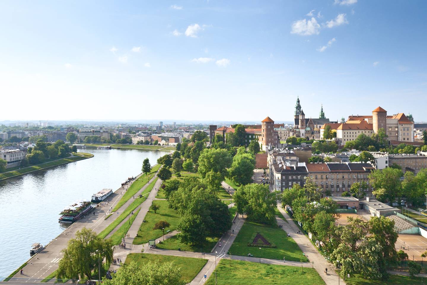 Städtereise in Polen: Panoramablick von Krakau mit dem Wawel-Schloss