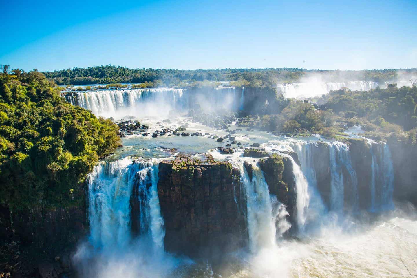 Argentiniens Sehenswürdigkeiten: die Iguaza Wasserfälle