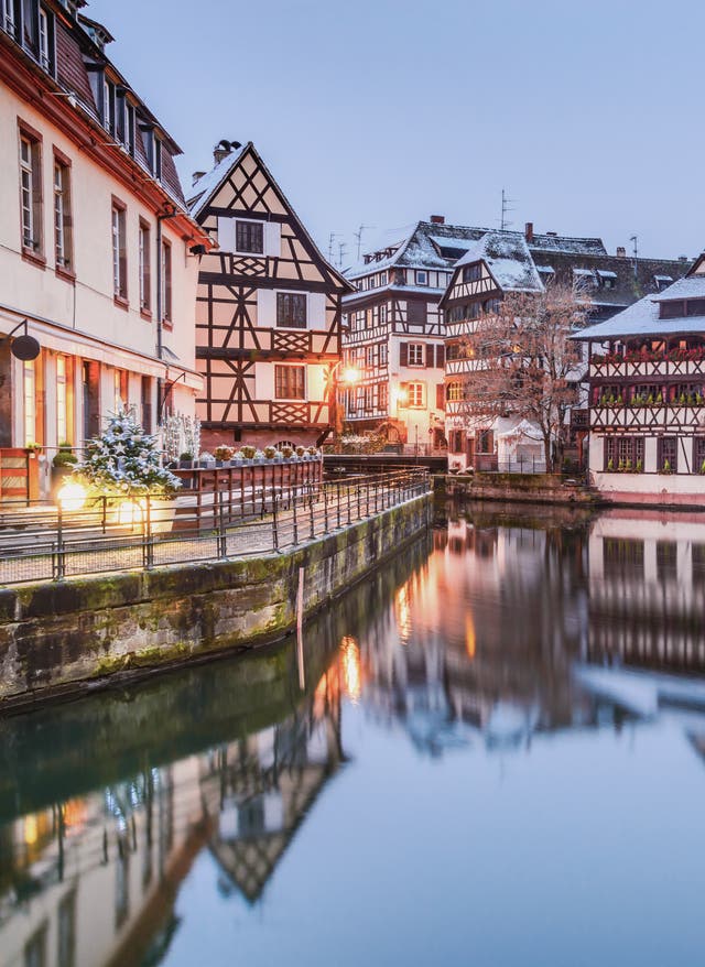 Winter in Strassburg Winter in the City - Städtereisen im Winter Strassburg am Wasser