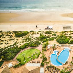 Aldiana-Andalusien-Blick-ueber-die-Anlage-aufs-Meer-XRY_Anlage_0060.png