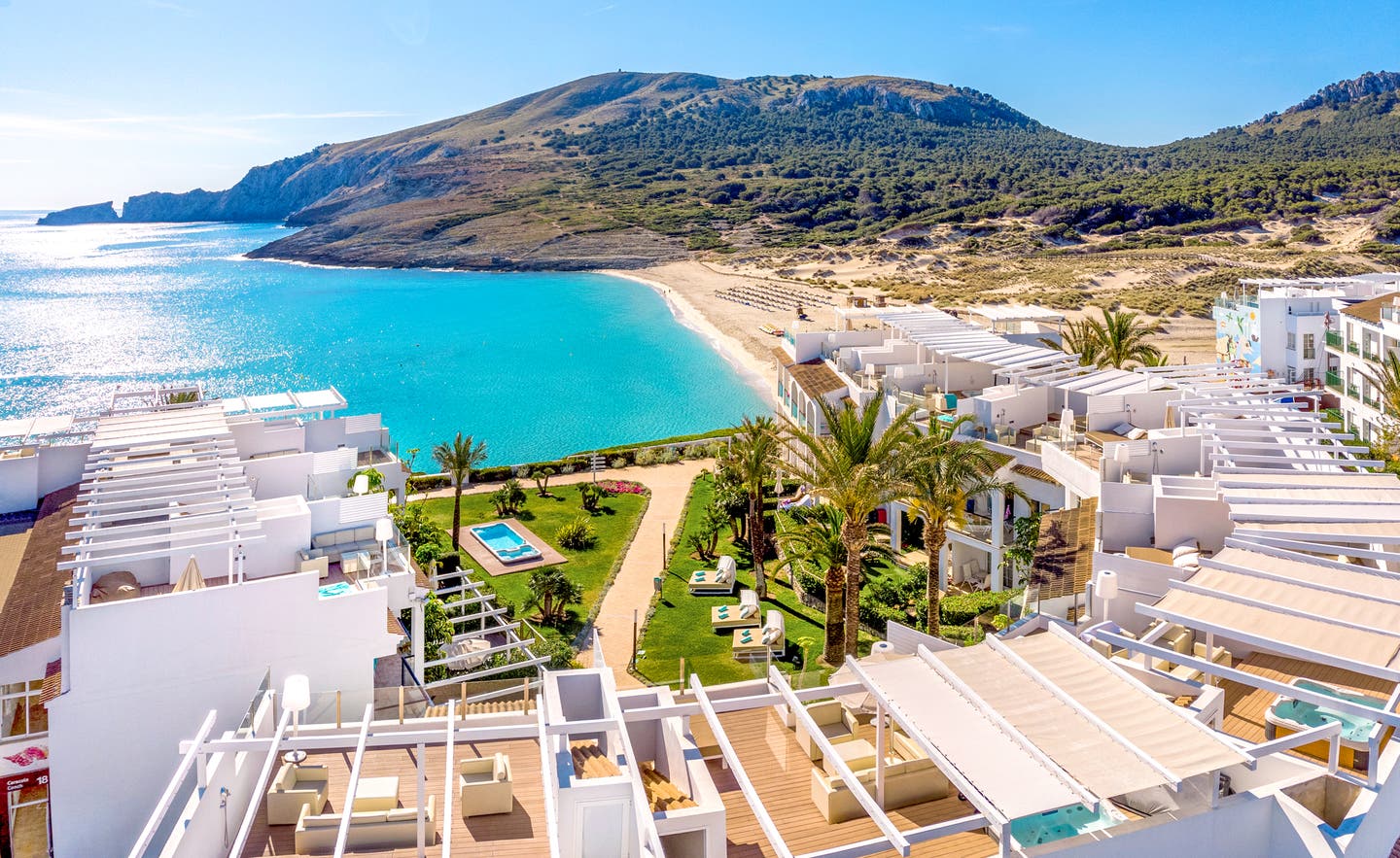 VIVA Cala Mesquida Resort & Spa auf Mallorca – Außenansicht mit Meerblick