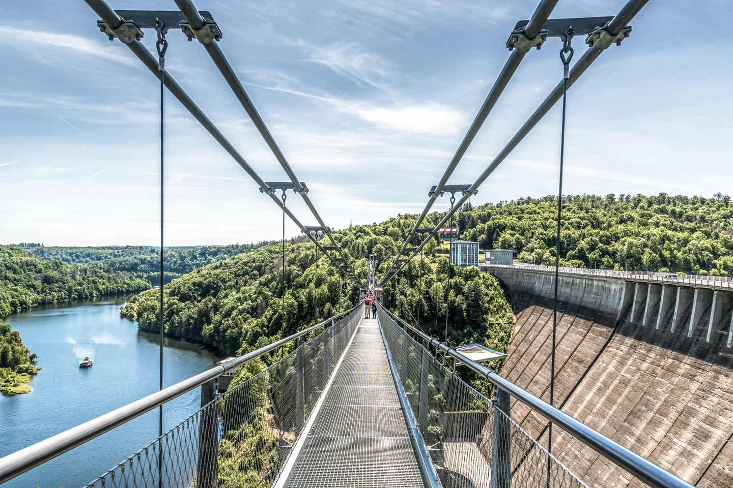 Gang über die Hängebrücke der Rappbodetalsperre